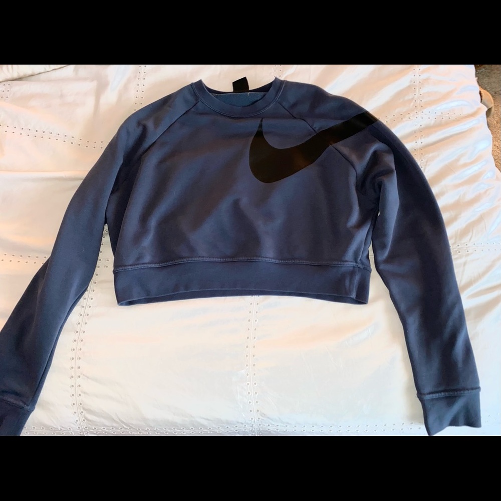 nike longsleeve navy crop pullover